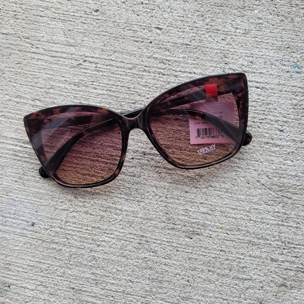 Sleek Sunglasses NWT